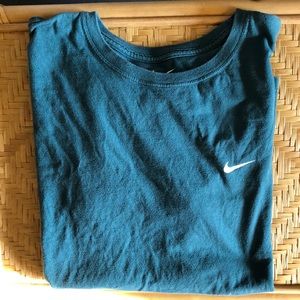 Dark teal Nike t-shirt